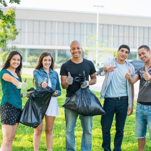 5 students volunteering