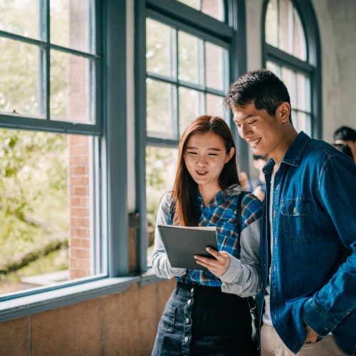 d.c. and maryland scholarships man and woman looking at computer